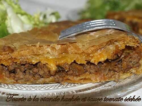 Tourte à la viande hachée et sauce tomate séchée