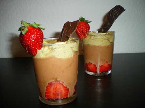 VERRINE CHOCOLAT ,PISTACHE ET FRAISES