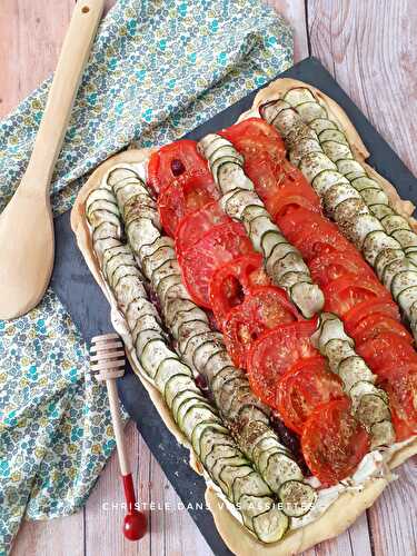 Tarte fine chèvre , miel , courgettes et tomates