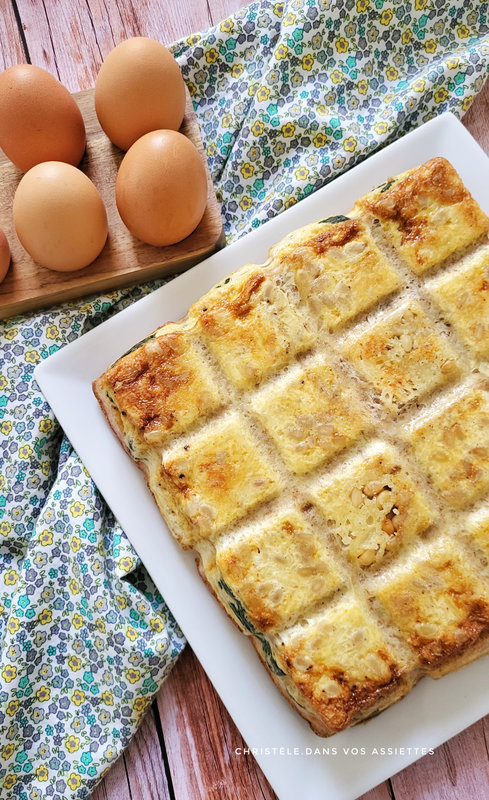 Croque quiche épinard , saumon , pignon de pin et fromage à raclette 