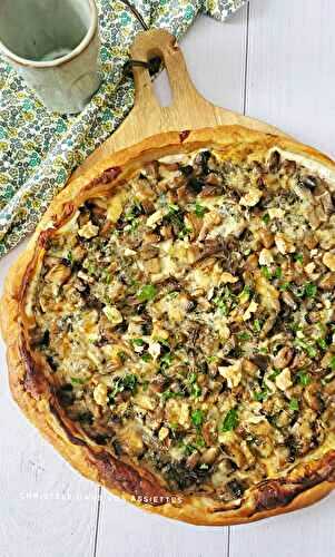 Tarte fine champignons , roquefort et noix 