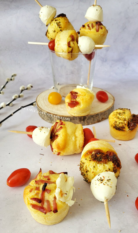 Brochettes de petits cakes salés 