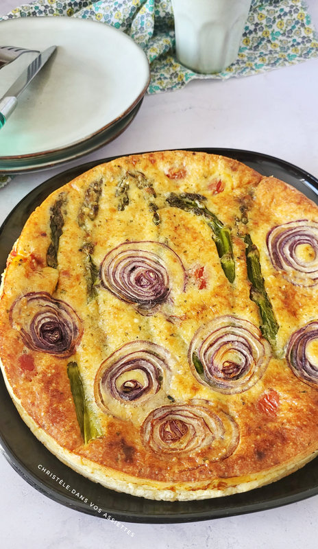 Quiche sans pâte asperges , oignon rouge et tomates cerises 