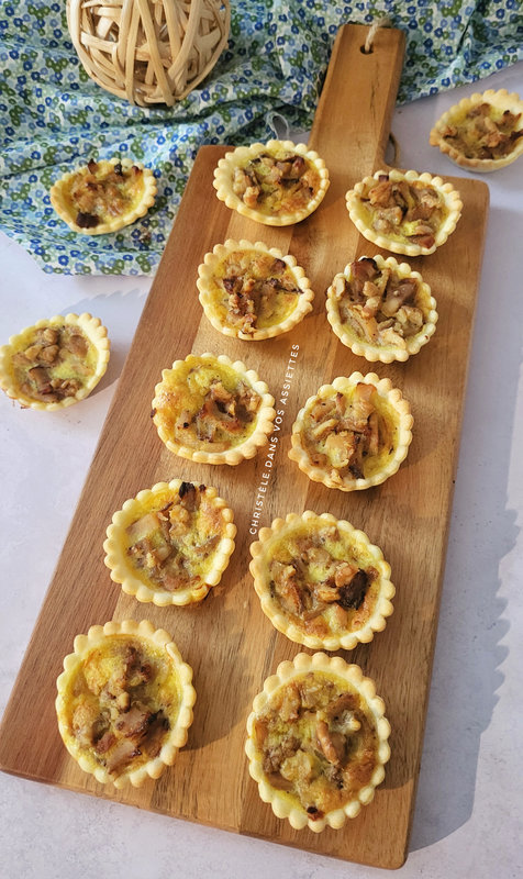 Mini tartelettes poulet , chèvre , curry et noix 