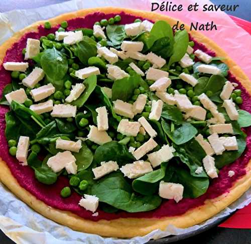 Tarte fine au houmous de betteraves et légumes frais