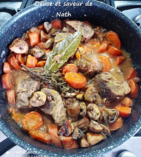 Boeuf aux carottes et champignons de Paris