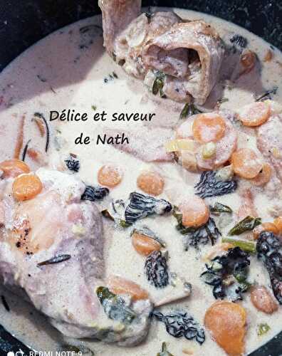 Lapin mijoté à la moutarde, crème et morilles