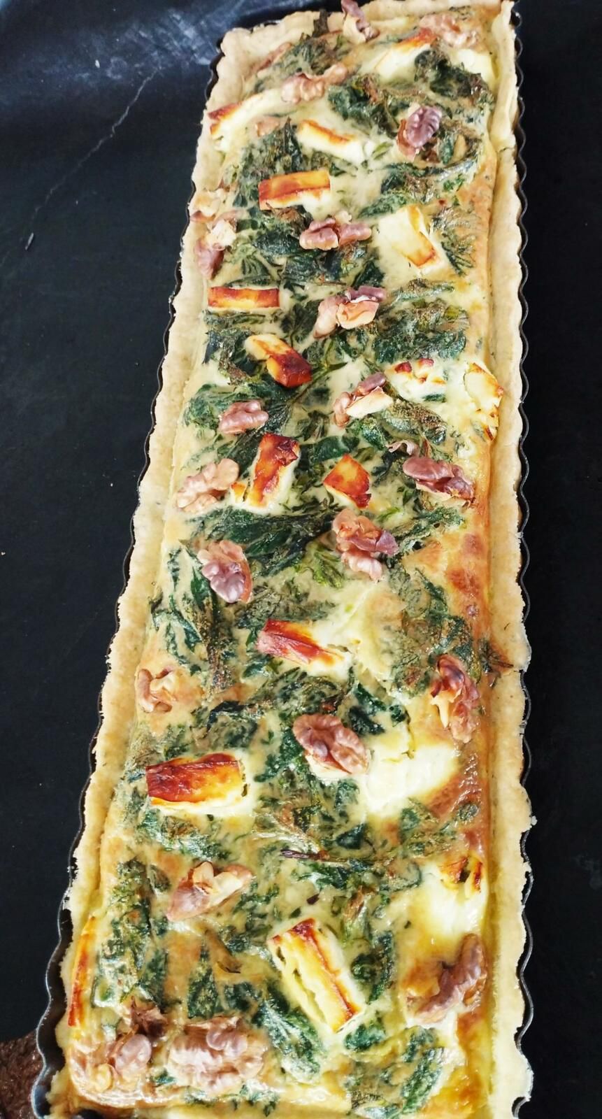 Tarte aux orties, fêta et noix