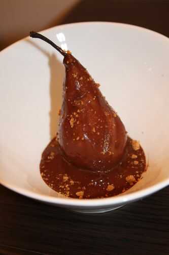 Poire pochée sauce chocolat