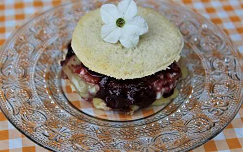 Millefeuille de Rocamadour à la Confiture de Cerises - Délicimô ! Blog de Recettes de Cuisine et Pâtisserie