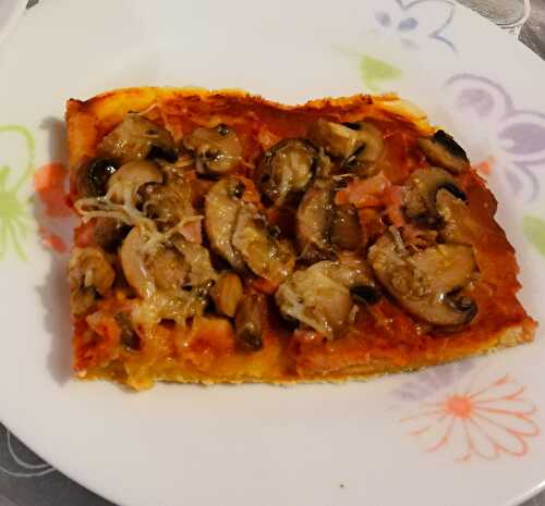 Pizza jambon / mozzarella / champignons