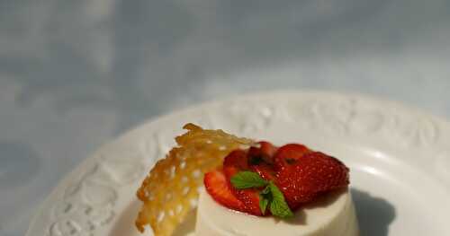 Blanc-manger amandes et fraises à l'agar-agar – un vrai dessert demi-demi