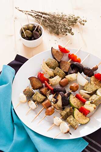 Brochettes aux légumes marinés et aux herbes Plats complets