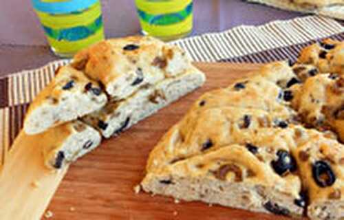 Fougasse aux olives et au thym Apéritifs, Boulange