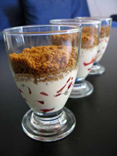 Verrines de fraises aux speculoos Desserts