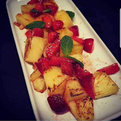 Ananas grillé et fraises au sucre à la menthe - Des Grumeaux Dans Ma Cuisine