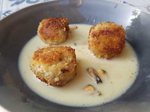 Boulettes de colin et fruits de mer au lait de coco