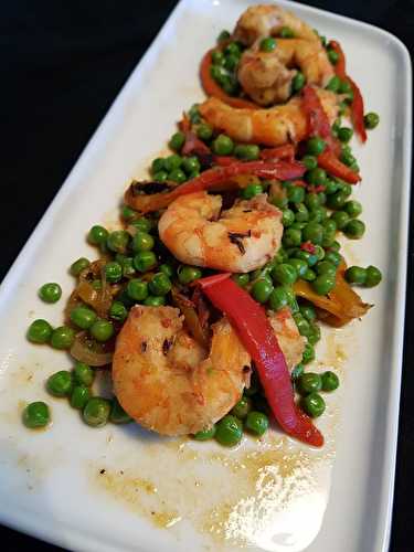 Poêlée de crevettes aux petits pois et poivrons