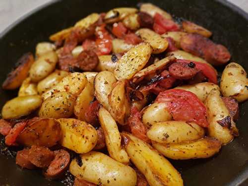 Poêlée de pommes de terre, chorizo et tomates - Des Grumeaux Dans Ma Cuisine