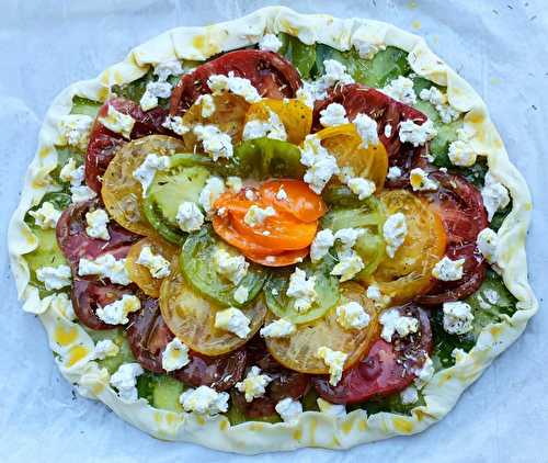 Tarte aux tomates anciennes, chèvre frais, miel-moutarde