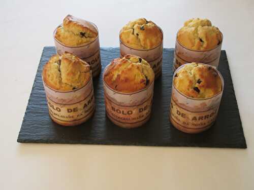 Bolo de Arroz (muffins portugais) aux pêches jaunes et pépites de chocolat