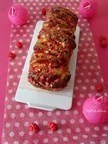 Brioche à effeuiller aux pralines roses