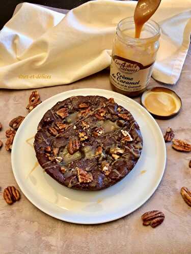 Brownie aux noix de pécan caramélisées et caramel au beurre salé