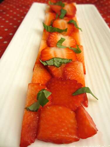 Carpaccio de fraises au basilic