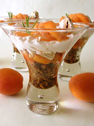 Coupe de nougat et abricots au thym