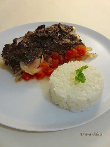 Dos de cabillaud à la tapenade sur son lit de pulpe de tomates