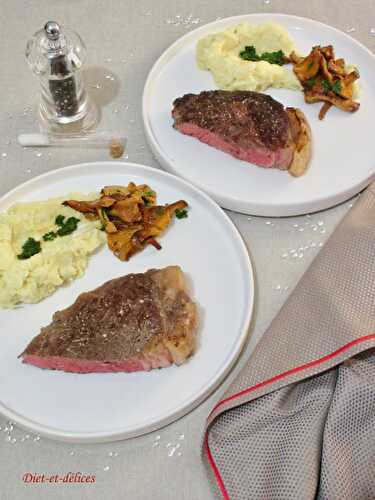 Entrecôte d’Angus, purée de panais et poêlée de girolles