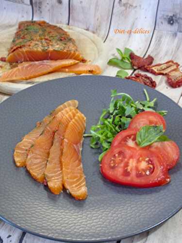 Gravlax de saumon aux tomates séchées et basilic