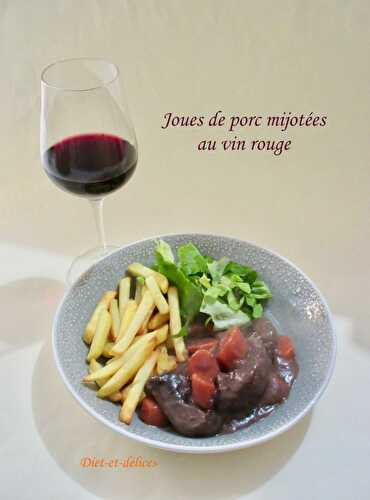 Joues de porc mijotées au vin rouge