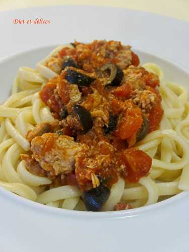 Linguine au thon, sauce tomate et olives