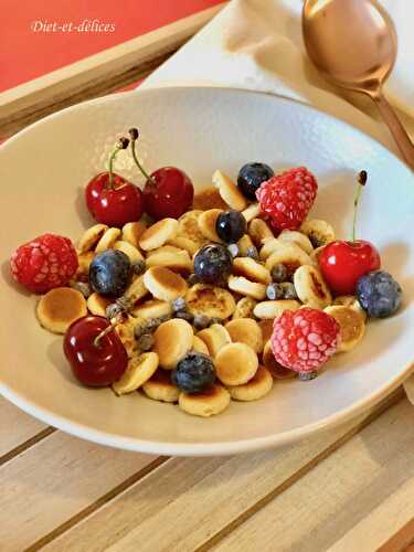 Mini pancakes céréales aux fruits frais et pépites de chocolat