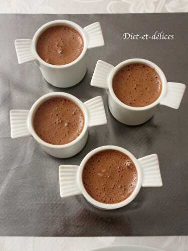 Mousse au chocolat au lait et aux canneberges