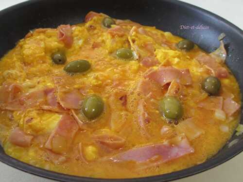 Omelette au jambon blanc et olives