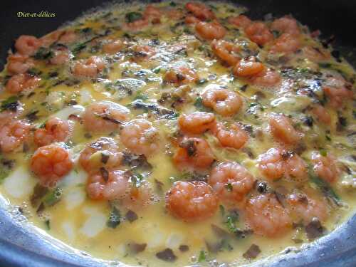 Omelette aux crevettes et aux algues