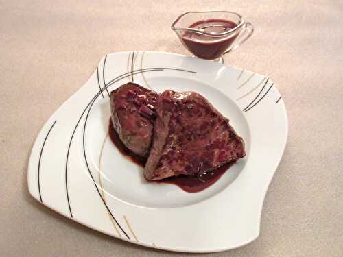 Pavés de bison et leur sauce au vin rouge et chocolat