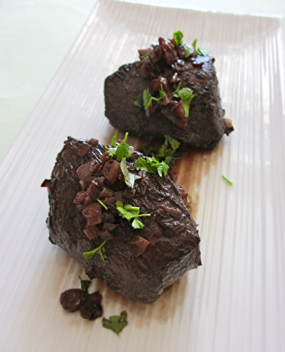 Pavés de kangourou au vin rouge