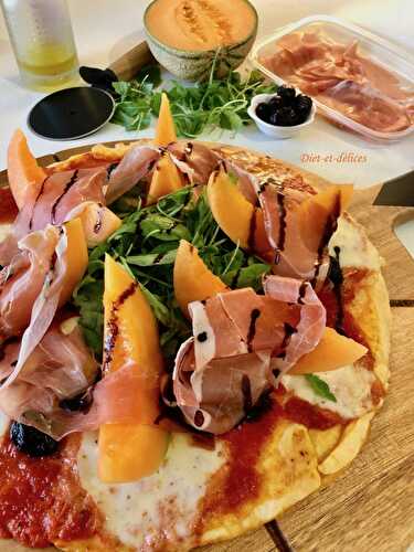 Pizza au melon et jambon cru