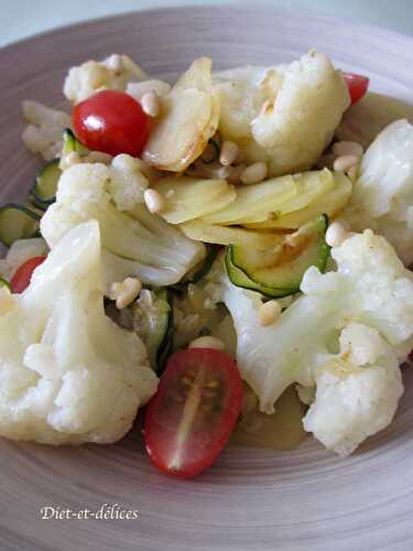 Poêlée de chou-fleur, courgettes, pommes de terre, tomates cerises et pignons