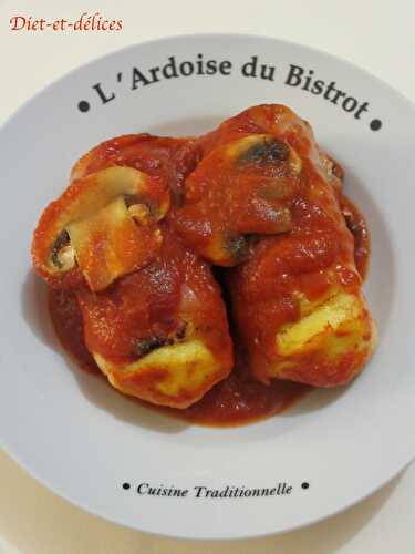 Quenelles au jambon cru et fromage, mijotées à la sauce tomate