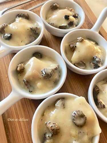 Ravioles au foie gras, sauce aux morilles et vin blanc