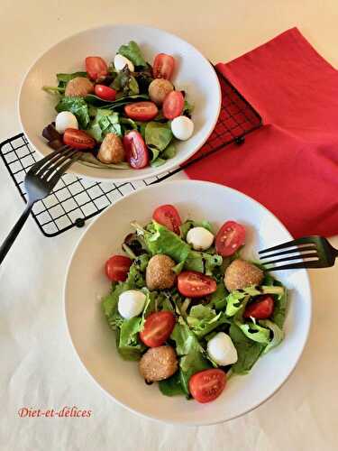 Salade aux tomates cerises et duo de billes de mozzarella