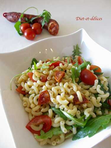 Salade de coquillettes aux tomates cerises, chorizo et roquette