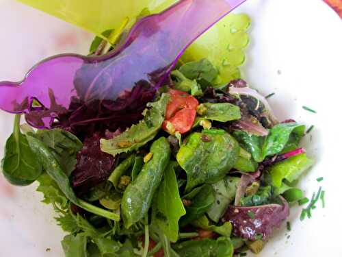 Salade de jeunes pousses à la tomate