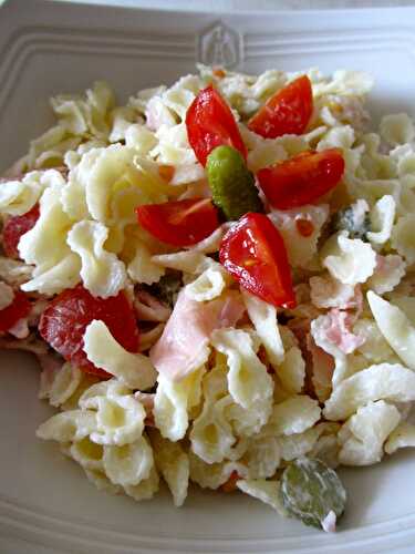 Salade de pâtes au jambon et tomates cerises