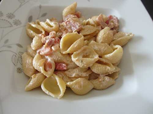 Salade de pâtes au lard et fromage blanc