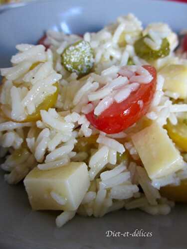 Salade de riz au comté, tomates cerises et cornichons